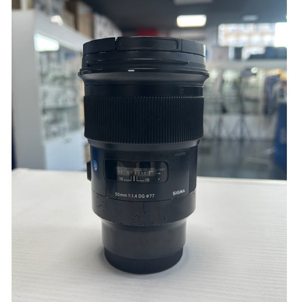 Sony A7III + Battery Grip + Sigma 50mm F1.4 (2.273 scatti) Sony A7III + Battery Grip + Sigma 50mm F1.4 (2.273 scatti)